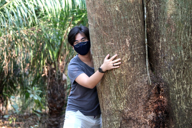 Em Bonito, campanha "Abrace uma Árvore" ganha empatia dos turistas