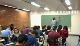 Brasil destina recursos para pagar professores abaixo da média esperada