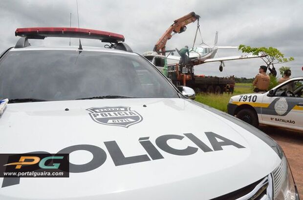 Polícia Civil apreende avião interceptado pela FAB