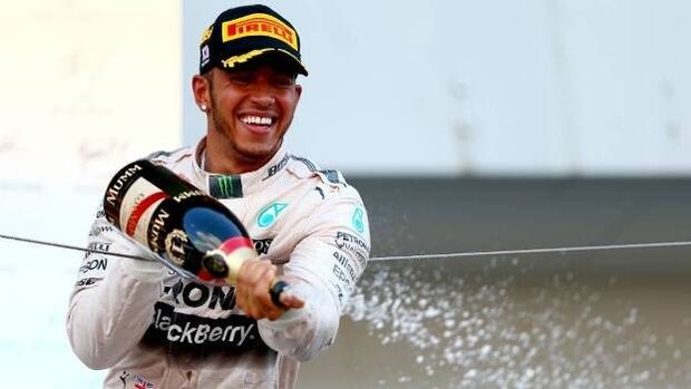 Hamilton recoloca Mercedes no topo, vence em Suzuka e iguala Senna