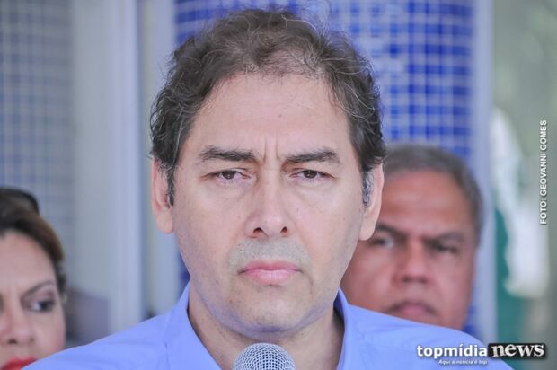 Prefeito confirma parcelamento de 13º: 'mas não vai ser Casas Bahia'