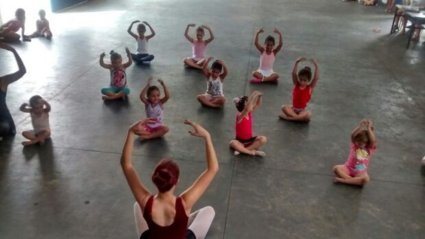 Campanha arrecada doações para projeto de ballet que atende crianças carentes