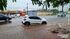 Carro cai em bueiro em Campo Grande