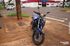 Motociclsta e garupa s&atilde;o atingidos por Fiat Mob na Rua !4 de Julho
