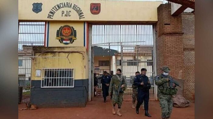 Transexual é morta a facadas em penitenciária no Paraguai - TOPMÍDIA NEWS