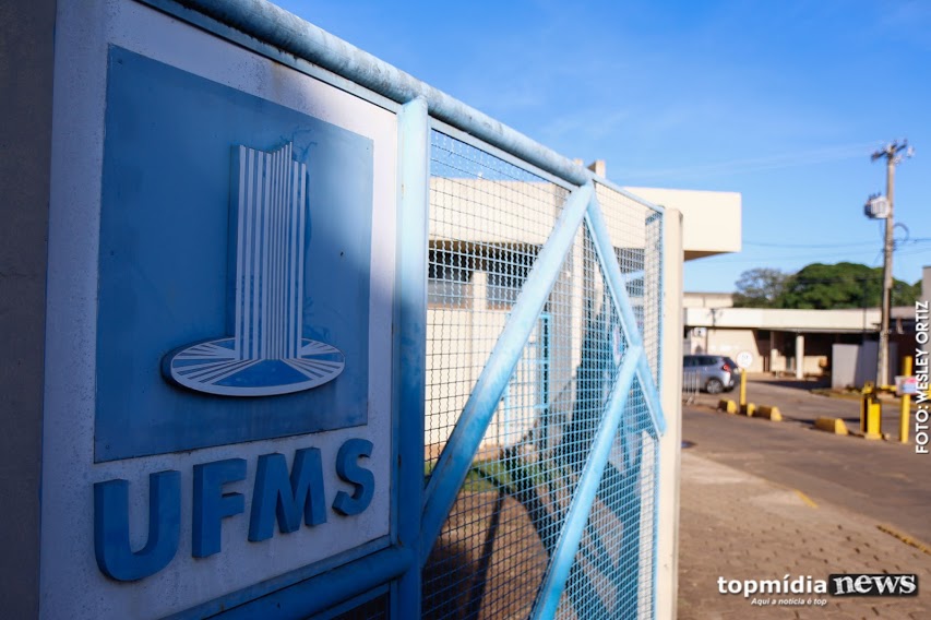 Acidente ocorreu em frente à UFMS