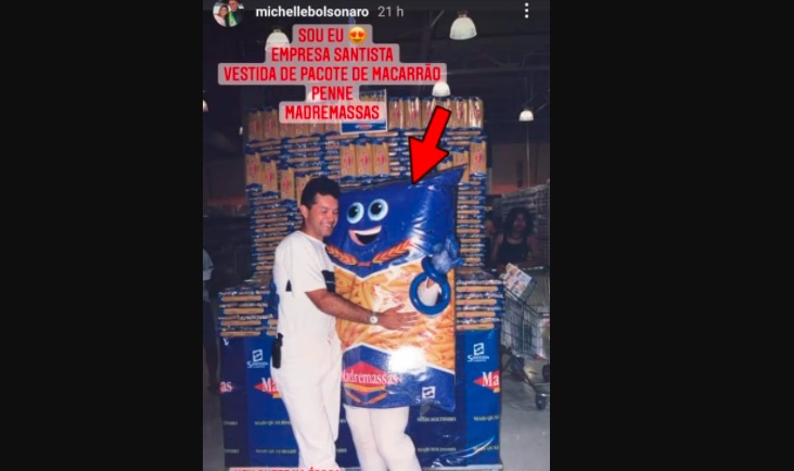 Michele vestia fantasia de macarrão