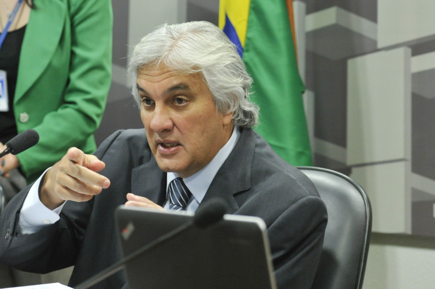 Ex-senador acumula d&iacute;vida milion&aacute;ria