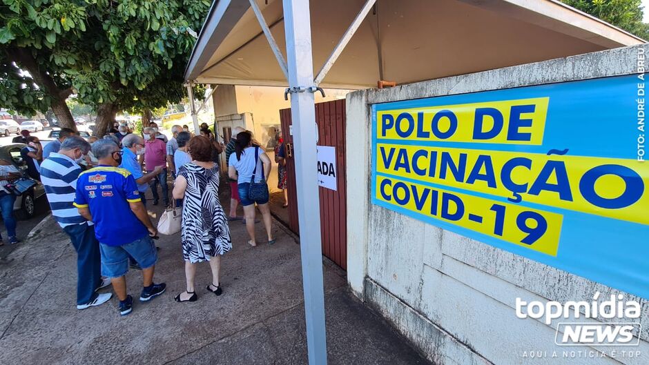 Idosos de 71 e 72 anos recebem primeira dose hoje em Campo Grande