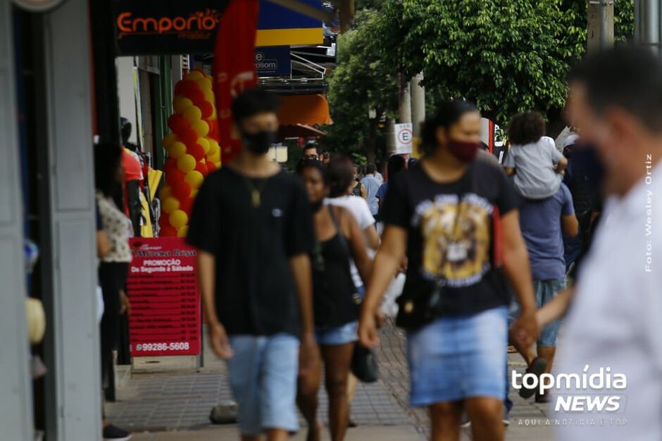 Mesmo com algumas restrições, centro segue lotado com avanço da pandemia