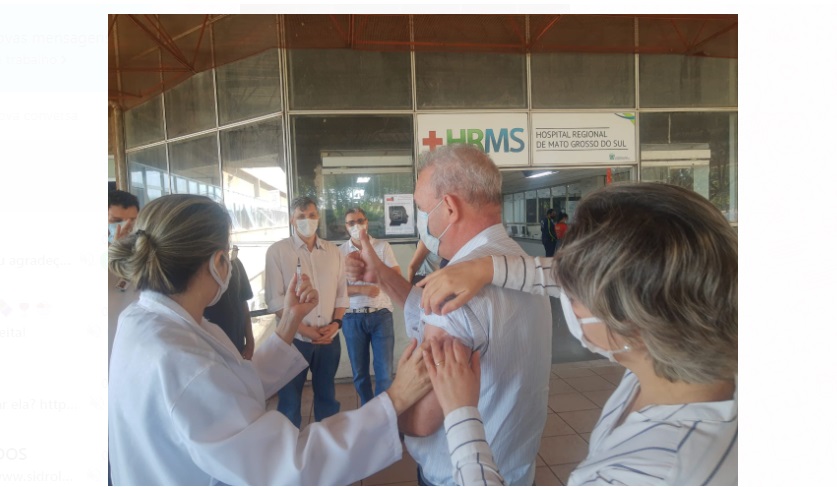 Secretário estadual de saúde, Geraldo Resende recebeu a vacina contra a covid-19