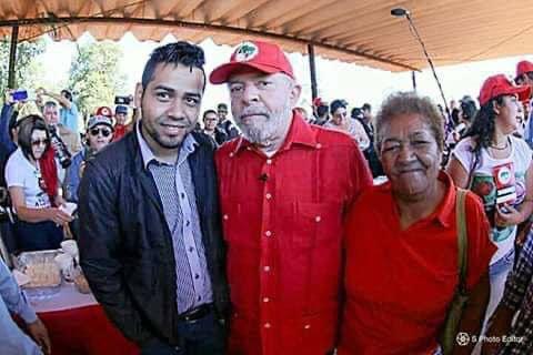 Lula ao lado do sobrinho Alberto