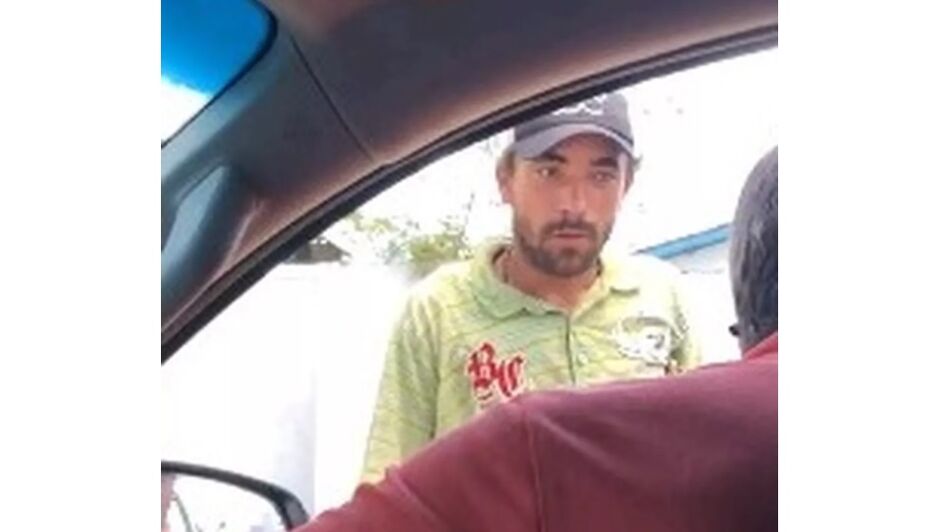 O morador de rua levou um tapa no rosto do empresário que oferecia dinheiro