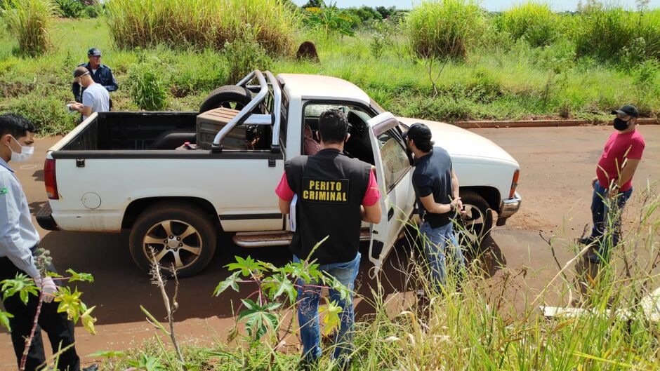 O carro do suspeito e os objetos encontrados na sua casa e no veículo da vítima foram apreendidos e serão periciados