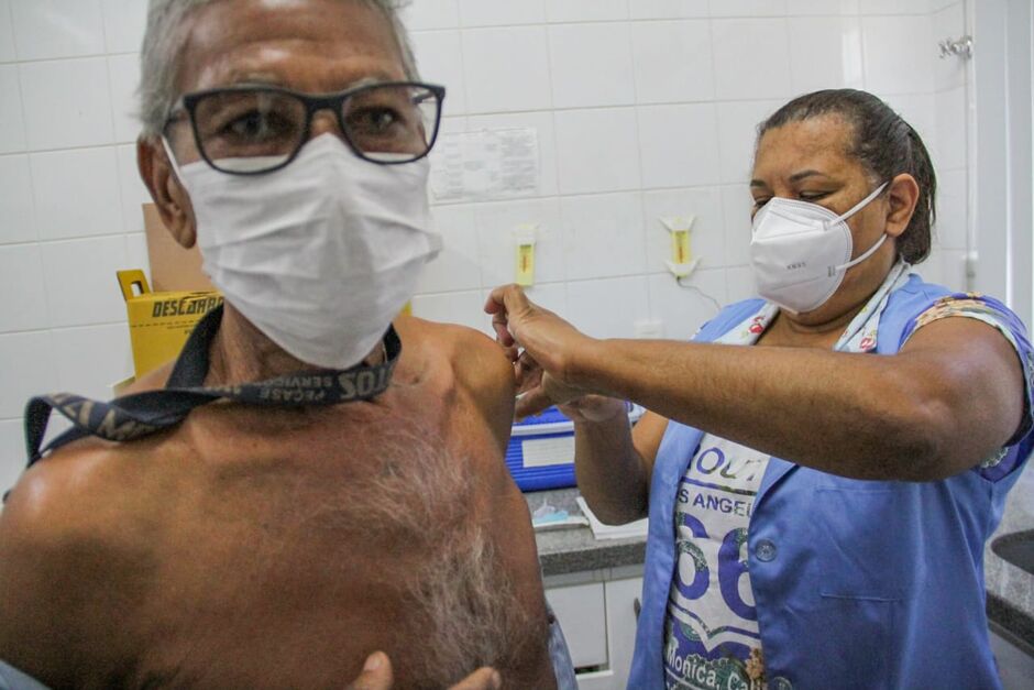 Amaury Francisco Sobrinho, 78 anos, aproveitou o sábado para tomar 2 dose AstraZeneca
