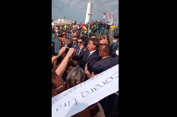 Bolsonaro é ovacionado pelo público em Sorocaba