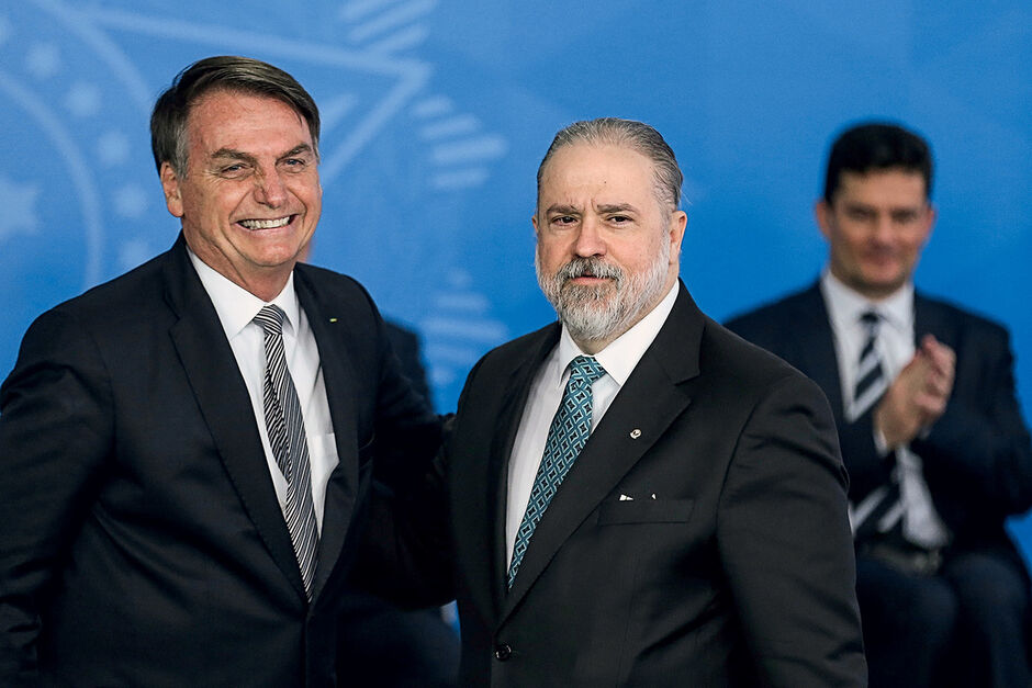 Bolsonaro reconduz Aras à PGR