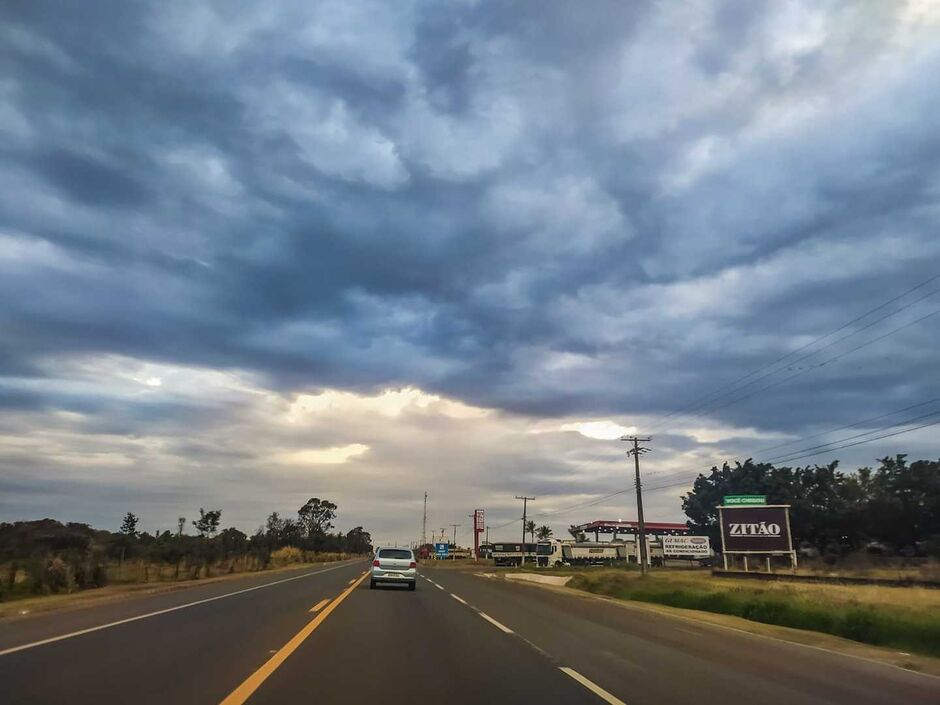 Campo Grande amanheceu com céu nublado