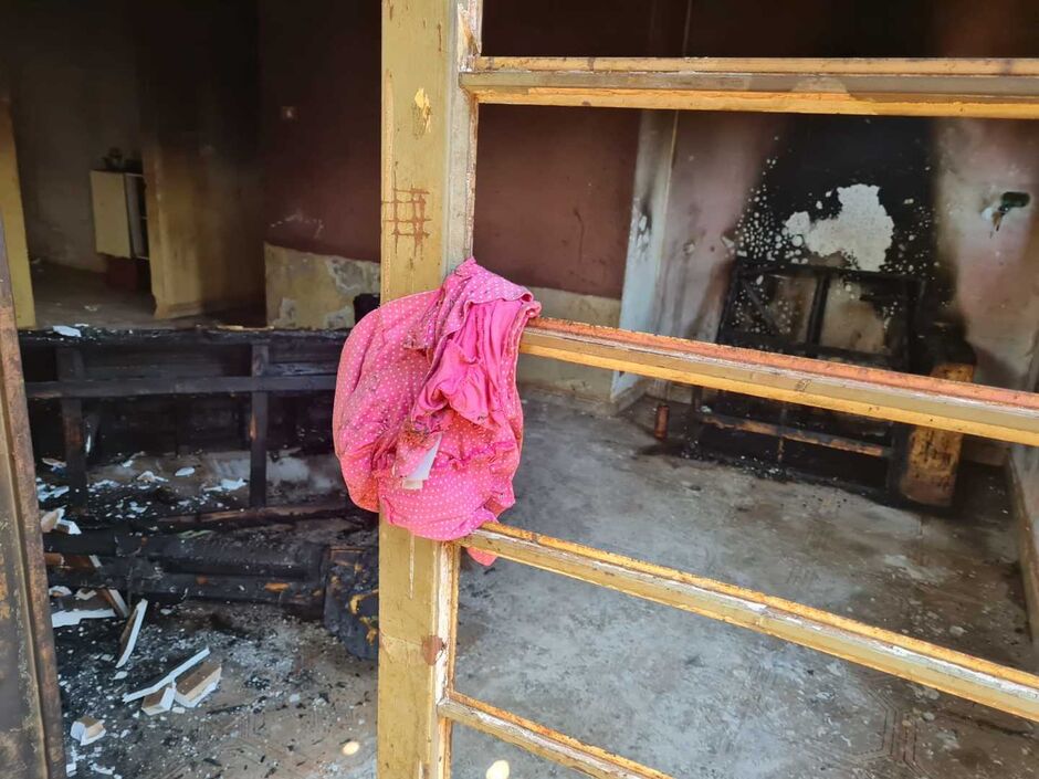 A casa também foi incendiada