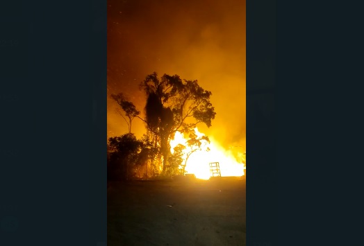 Fogo chega perto da torre da TVE