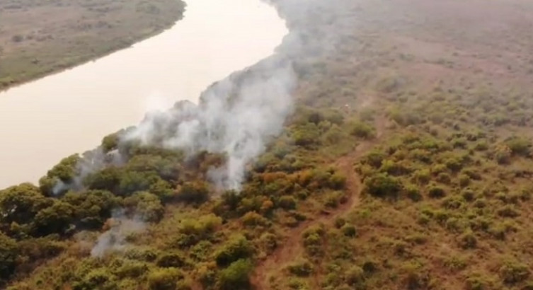 Incêndios foram registrados ao lado oposto do rio Paraguai