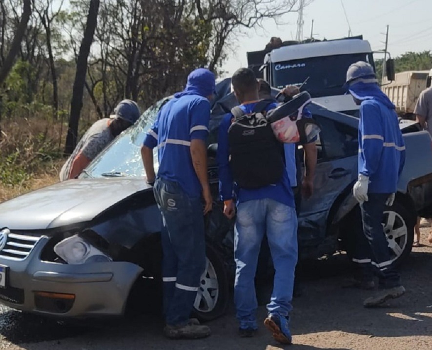 Equipes da perícia estão no local e trabalham na identificação da vítima