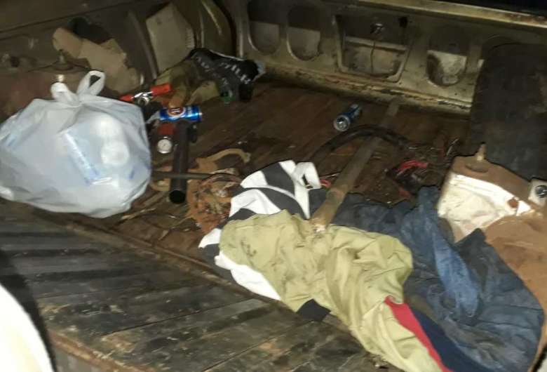 Latas de cervejas foram encontradas dentro do carro