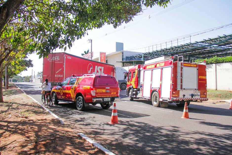 Incêndio ocorreu em uma carreta estacionada