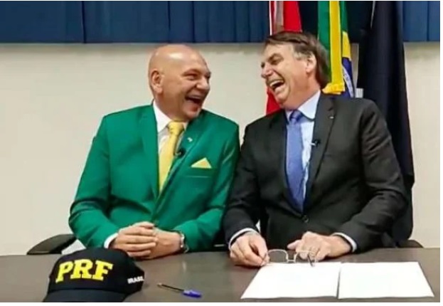 Hang e Bolsonaro postaram fotos