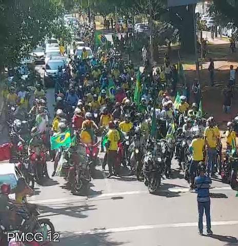 Ato teve caminhão, carro e até bicicleta