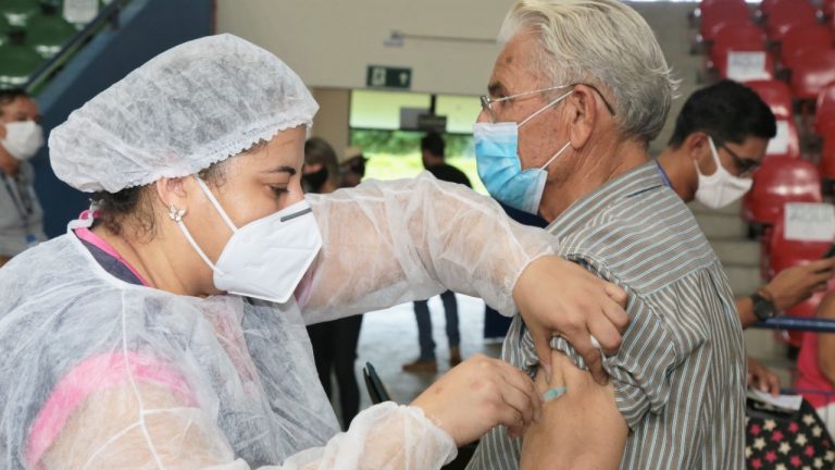 Campo Grande ainda não atingiu a marca de 70% da população totalmente vacinada