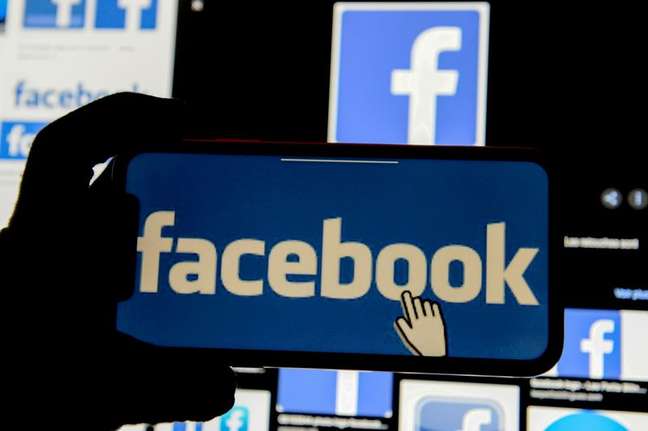 Facebook precisou usar a rede social vizinha para emitir comunicado