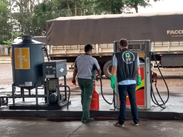 Gasolina a R$ 7 dificulta vida de taxista
