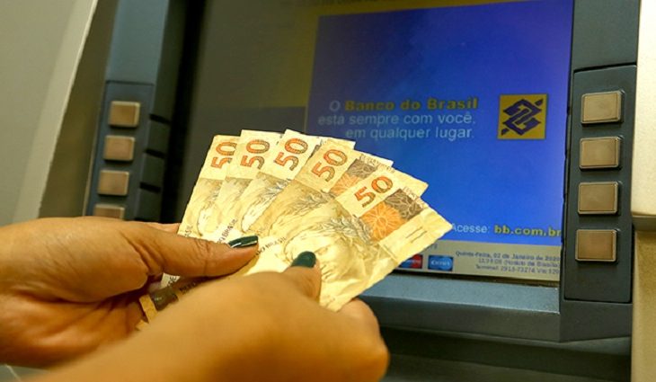 Salário dos servidores é depositado