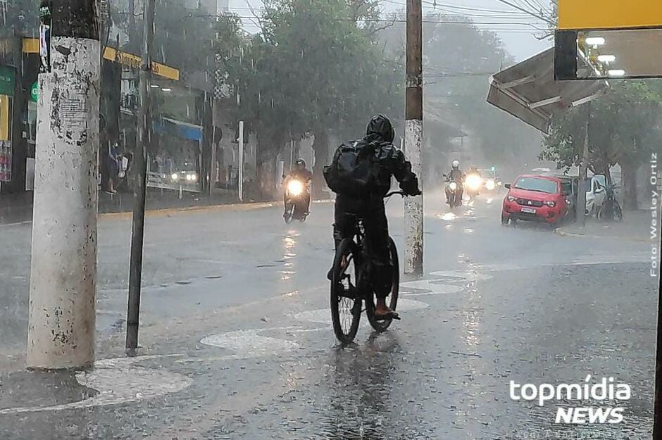 Chuva forte chegou de vez em Campo Grande