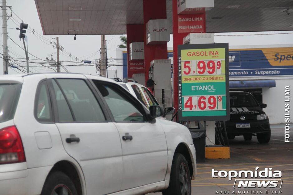 Preço da gasolina flerta fortemente com os R$ 6 após aumento