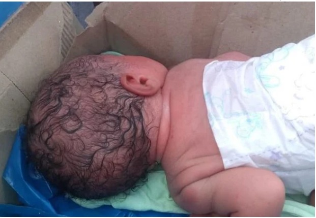 Criança foi abandonada no lixo