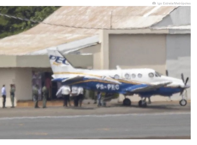 Avião com os corpos