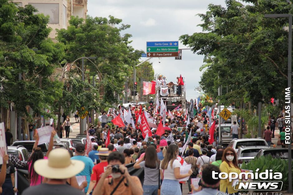 Protesto tomou as ruas do centro de Campo Grande