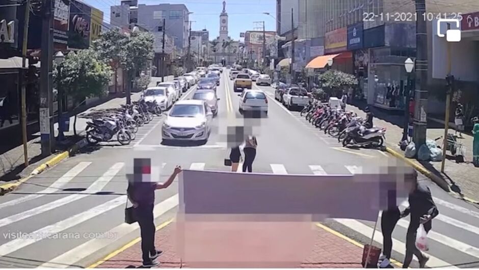 Homem foi preso após passar a mão em jovem