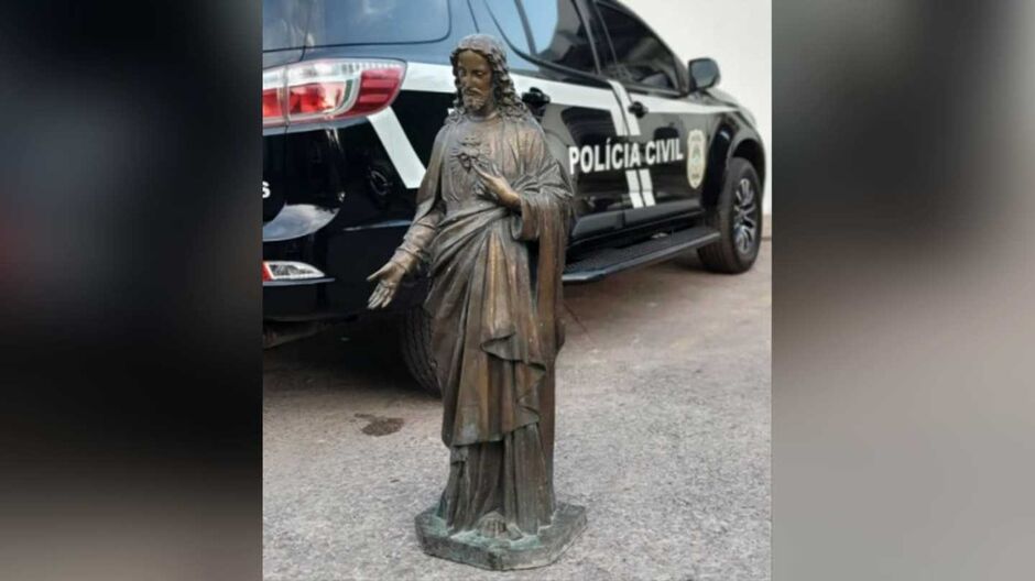 Estátua foi recuperada após ser colocada à venda na internet