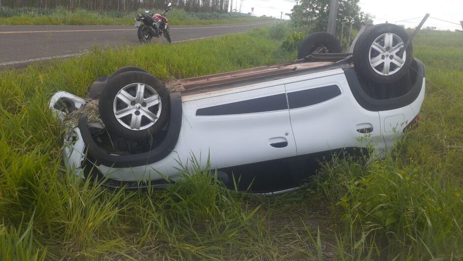 Veículo ficou às margens da rodovia
