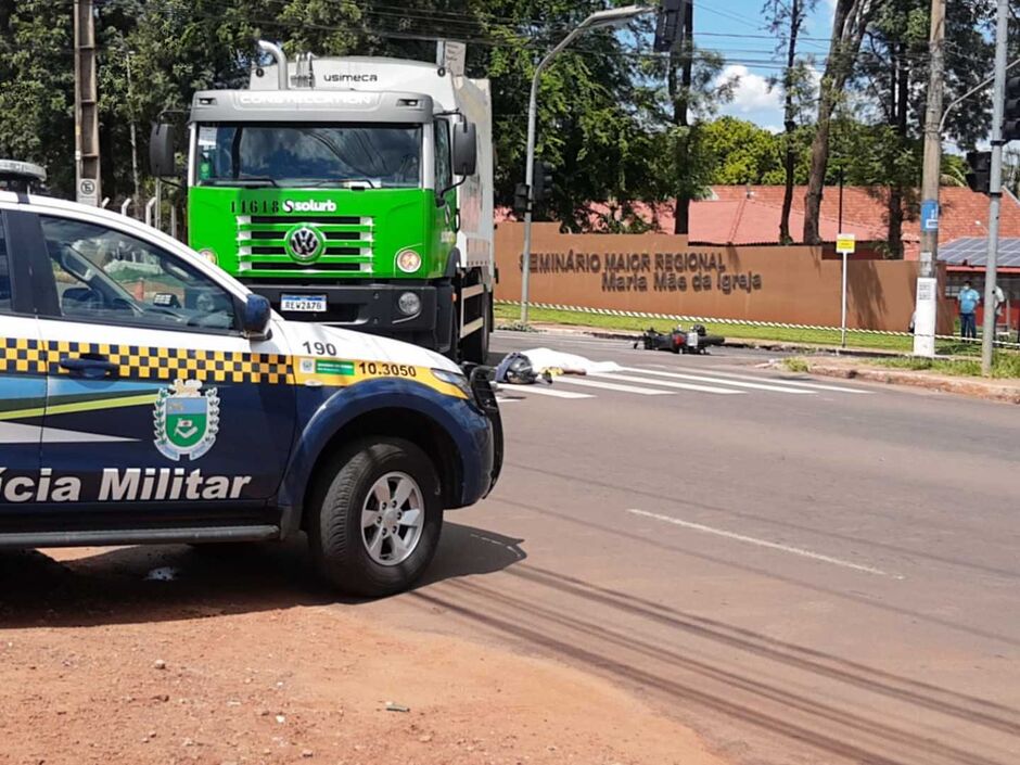 Hiury caiu da motocicleta e foi atropelado pelo caminhão