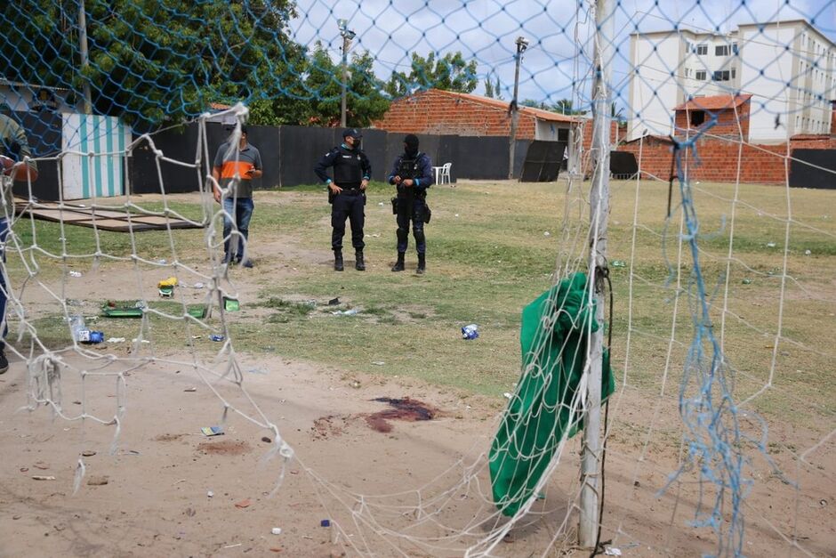 Campo de futebol foi palco de cinco mortos e seis feridos