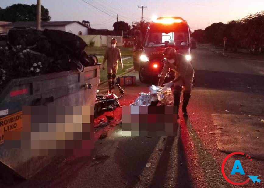 Motociclista de 20 anos bate em caçamba de entulhos e morre