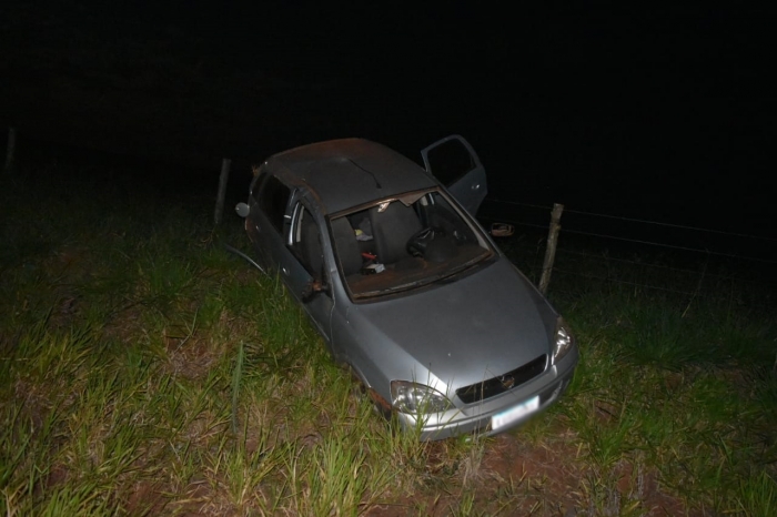 Vítima foi arremessada para fora do veículo e morreu no local