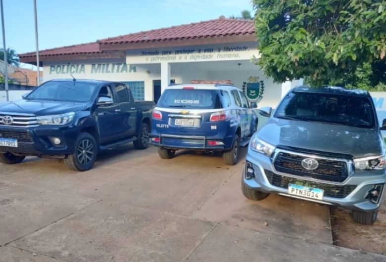 Duas das três caminhonetes foram recuperadas