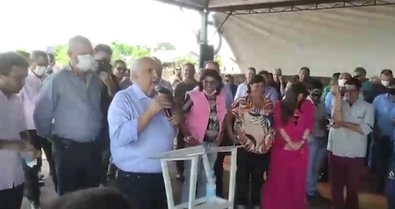 Londres Machado durante discurso em Mundo Novo