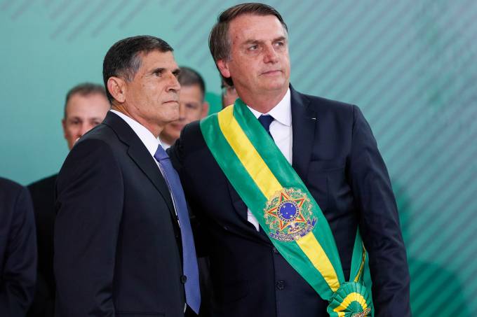 Bolsonaro é traidor, definiu Santos Cruz