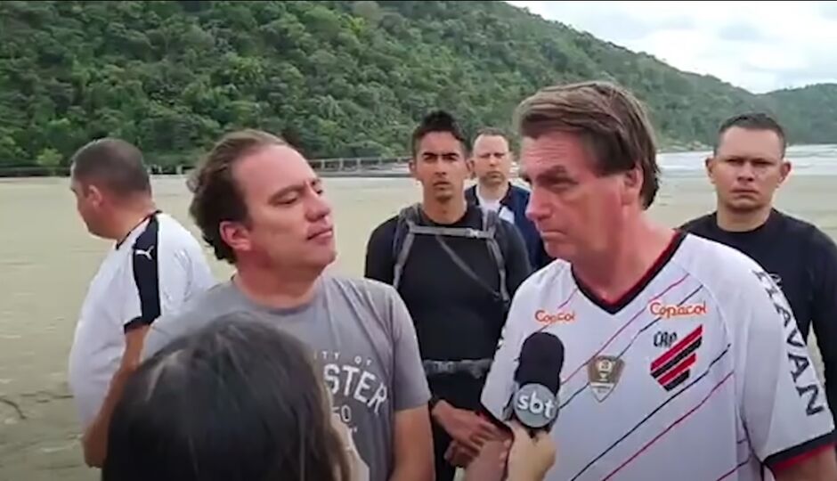 Bolsonaro dava entrevista a uma rede de televisão